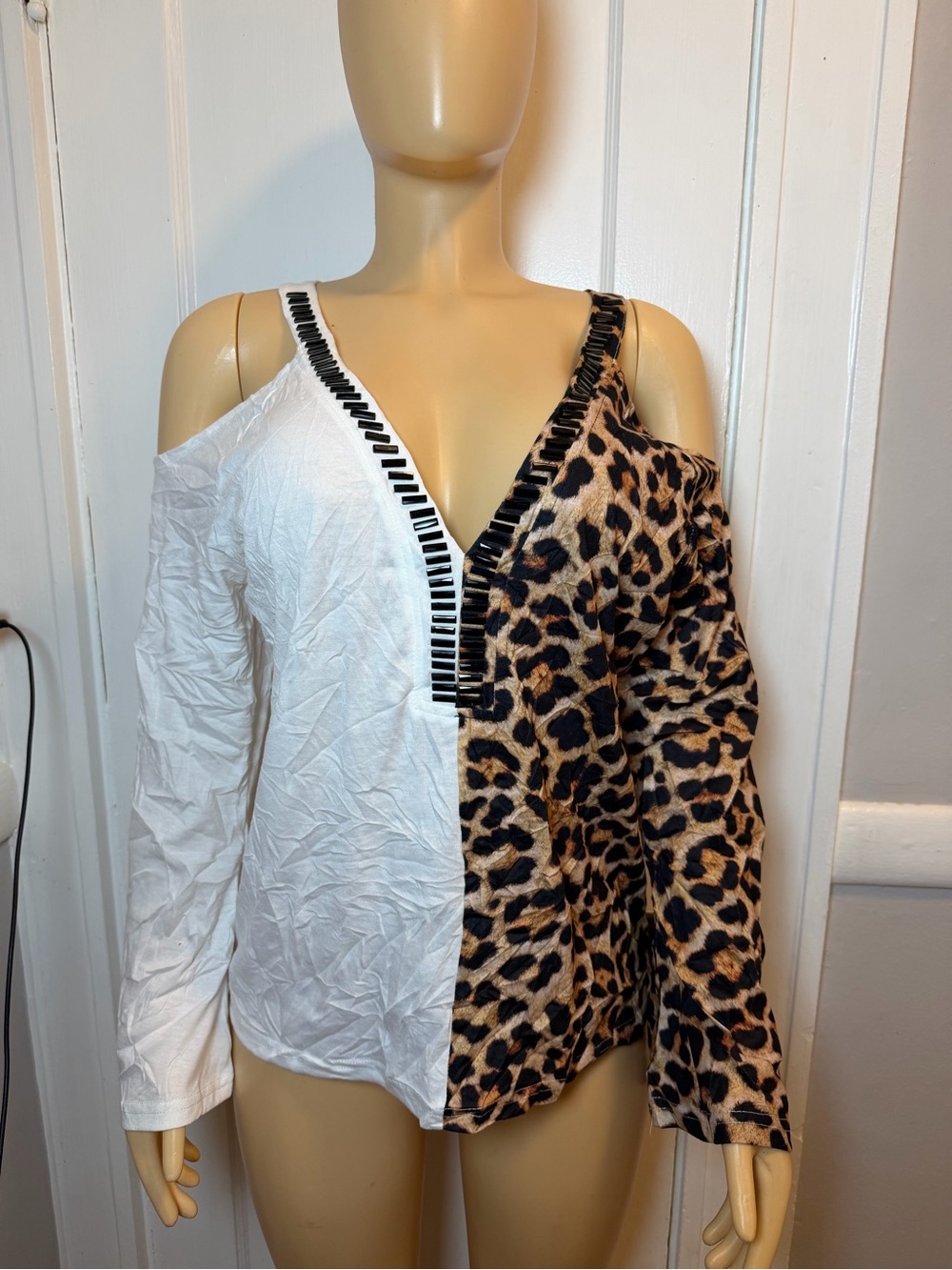 Cold-Shoulder Leopard & White V-Neck Long Sleeve Top